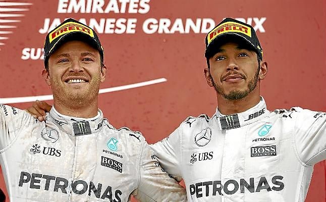 Hamilton supera a Rosberg en el inicio de la batalla final