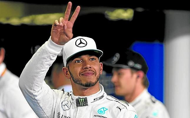 Hamilton mete presión a Rosberg