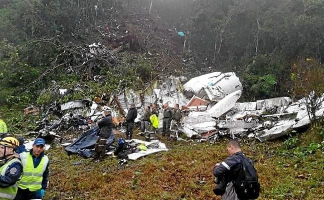 Autoridades colombianas revisan el número de muertos en el avión y lo reducen a 71