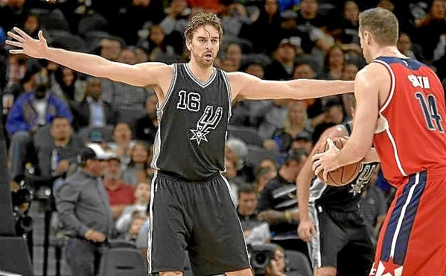 Pau Gasol se luce con 'doble-doble'