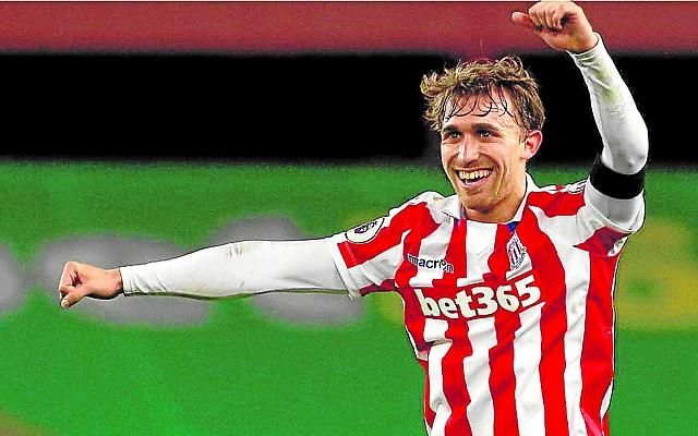 Hughes lo pone difícil con Marc Muniesa