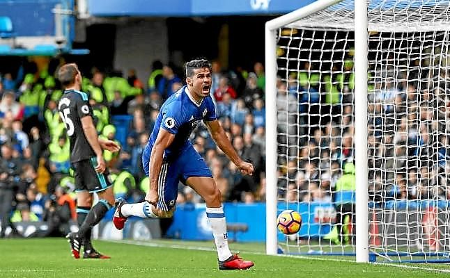Diego Costa mantiene líder al Chelsea y el United supera al Tottenham