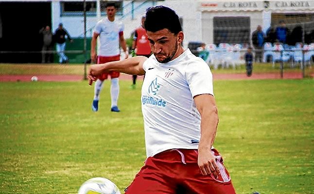 El gol en el Lora es de Álex Medina