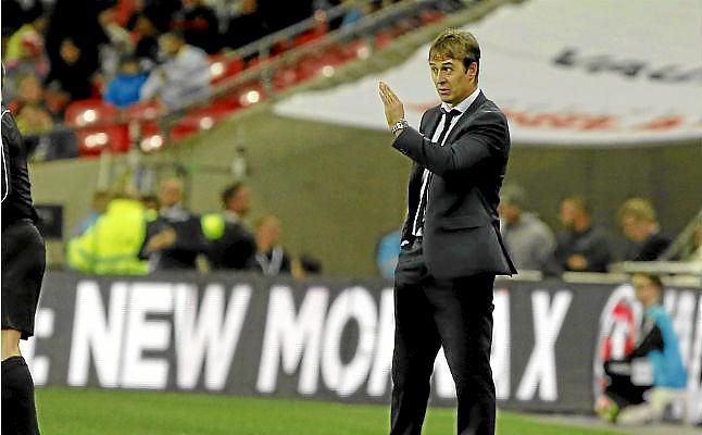 Lopetegui: "Iniesta merece uno de los máximos galardones"