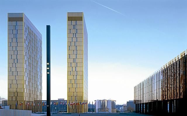 Los bancos, obligados a devolver el dinero cobrado por las cláusulas suelo