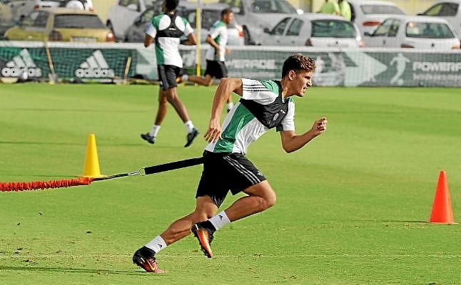 El Levante se suma a la subasta por Álex Alegría