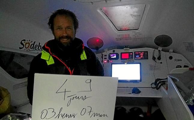 Thomas Coville destroza el récord mundial de vuelta al mundo en solitario