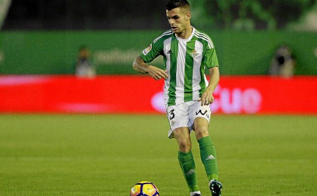 Tres jugadores del Betis, con el futuro en el aire