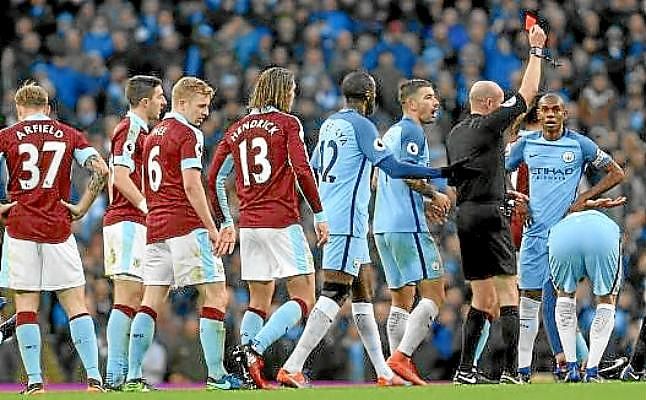 El City se repone a la expulsión de Fernandinho