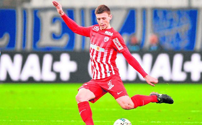 Lenglet llega este jueves a Sevilla