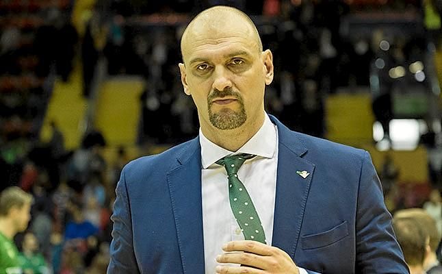 Tabak: "Hay que ganar 12 partidos para estar salvados"