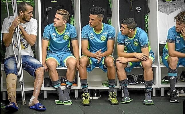 El Chapecoense presenta su nueva plantilla tras la tragedia en Colombia