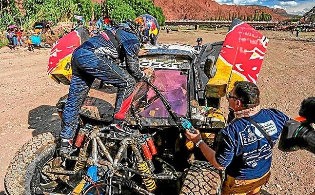 Sainz abandona el Dakar al sufrir un vuelco en la cuarta etapa