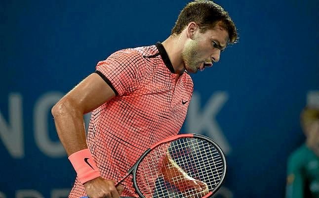 Dimitrov vence a Nishikori por primera vez y alza el título en Brisbane