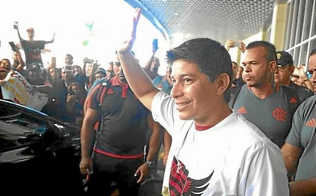 Conca es recibido  por más de cien seguidores del Flamengo