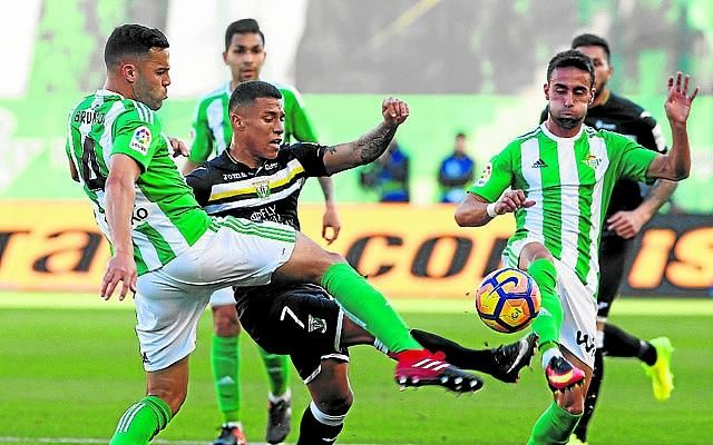 Al Calderón, con la zaga en cuadro