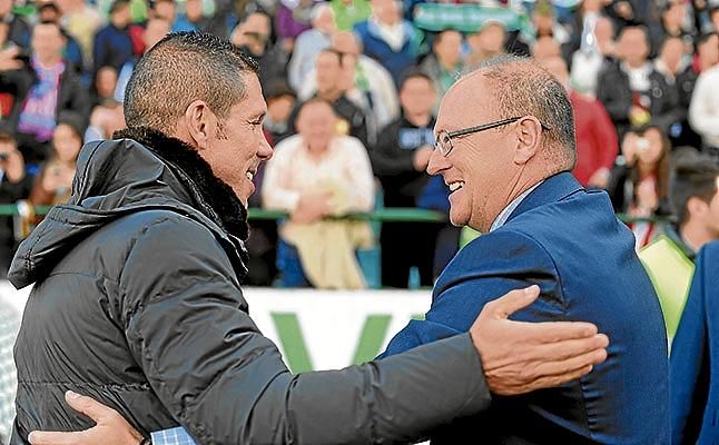 Doble reto del Betis en el Calderón