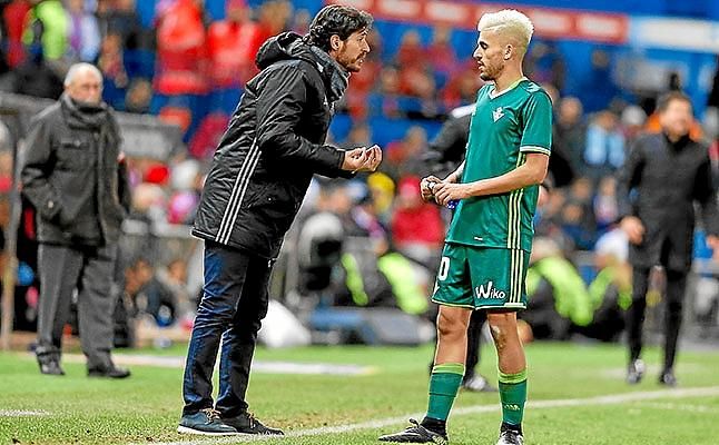 Dani Ceballos tira del carro del Betis