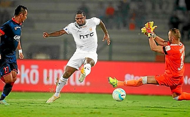 Romaric, muy cerca de volver a España