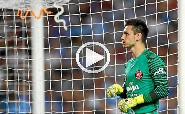 Le lanzan serpientes por fichar por el eterno rival