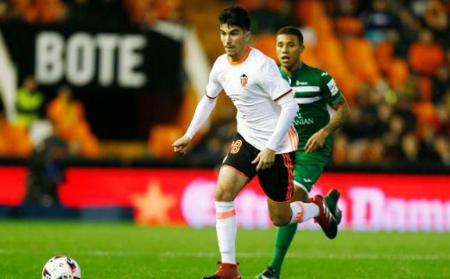 Carlos Soler se incorpora a la primera plantilla del Valencia