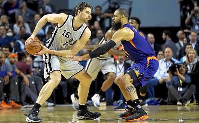 Pau Gasol se fractura el cuarto metacarpiano de su mano izquierda