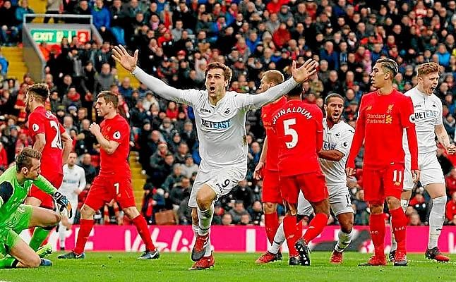 Llorente, Sigurdsson y el Swansea doblegan al Liverpool (2-3)