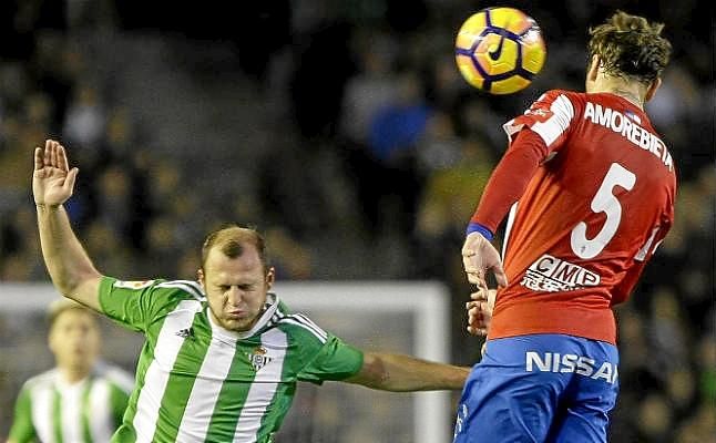Amorebieta: "Al menos pudimos sumar un punto"