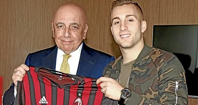 Gerard Deulofeu firma su cesión al Milan hasta final de temporada