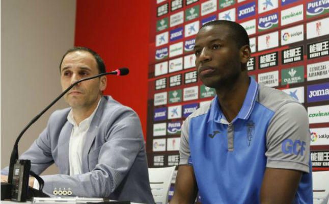 Adrián Ramos llega para aportar "goles y experiencia"