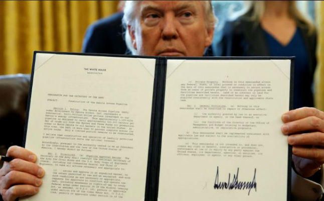 Trump firma la construcción del muro con México