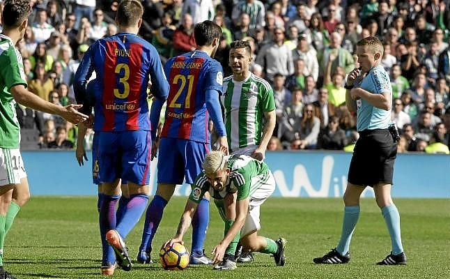 El increíble error de Hernández Hernández en el acta arbitral del Betis-Barça
