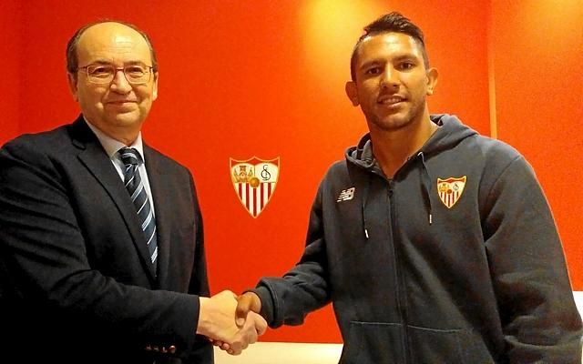 El agente de Walter Montoya, a ED: "Se queda en el Sevilla"