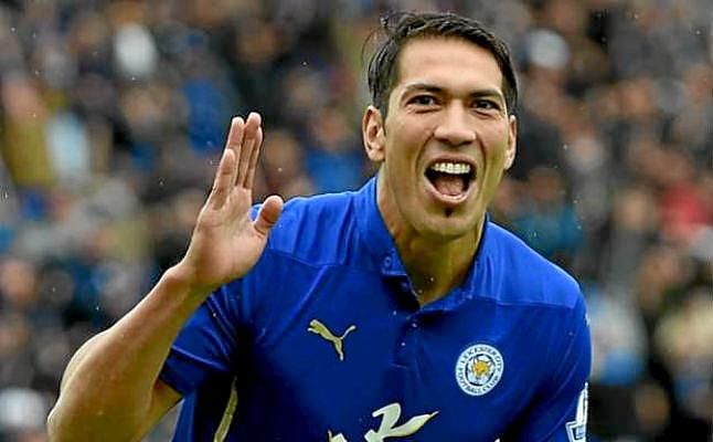 Ulloa afirma que "no jugará más" en el Leicester