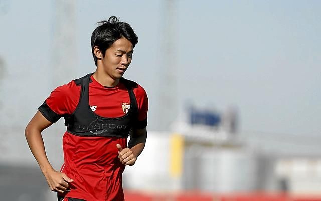El Sevilla lo confirma: se queda Montoya; sale Kiyotake