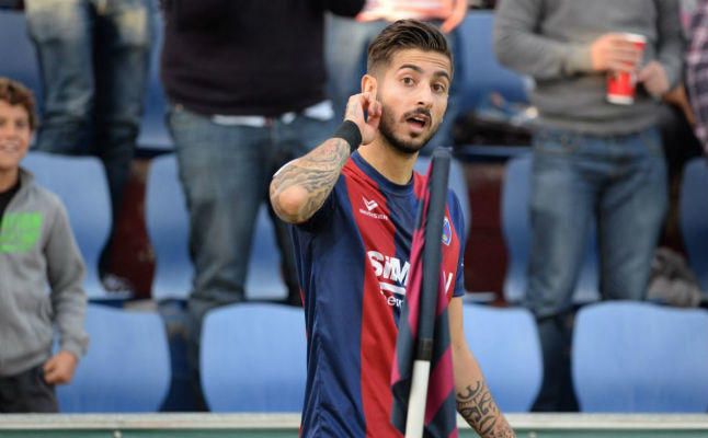 Vadillo amplía su contrato con el Huesca hasta el 2018