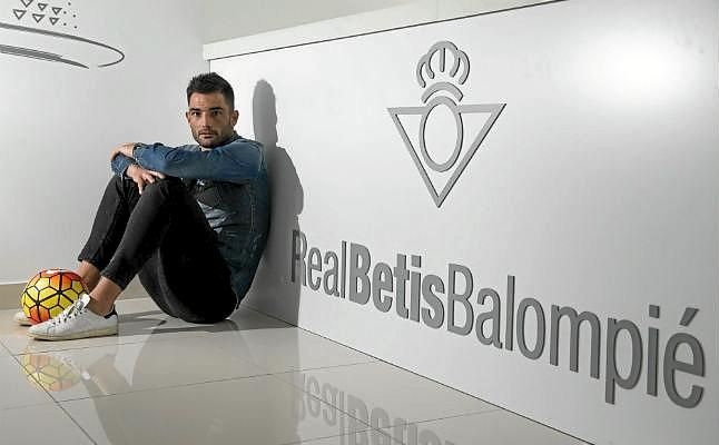 El Betis retoma la renovación de Adán