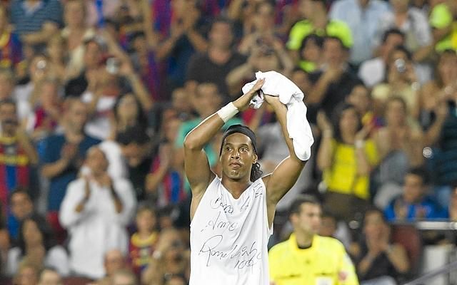 Ronaldinho ficha por el Barça para ser embajador de la entidad