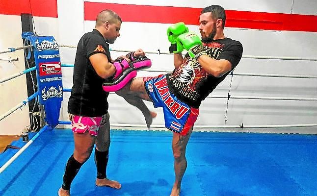 El boxeador sevillano Carlos Campos anhela el 'trono'