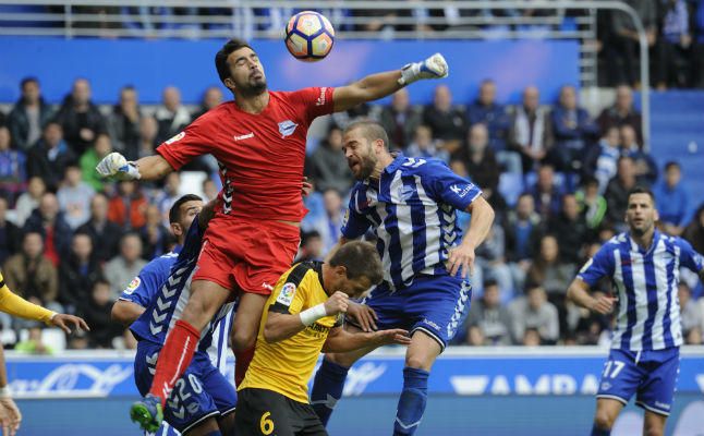 Laguardia y Pacheco renuevan con el Alavés hasta 2020