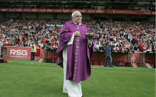 Rechazo popular a la decisión de Rubi de impedir entrar al capellán al vestuario del Sporting