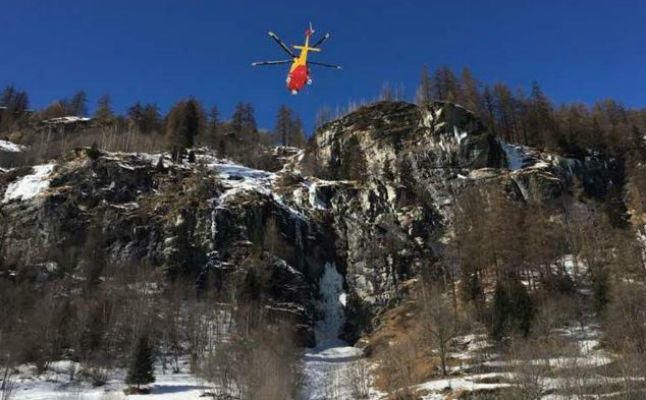 Mueren 4 alpinistas italianos al desprenderse cascada de hielo que escalaban