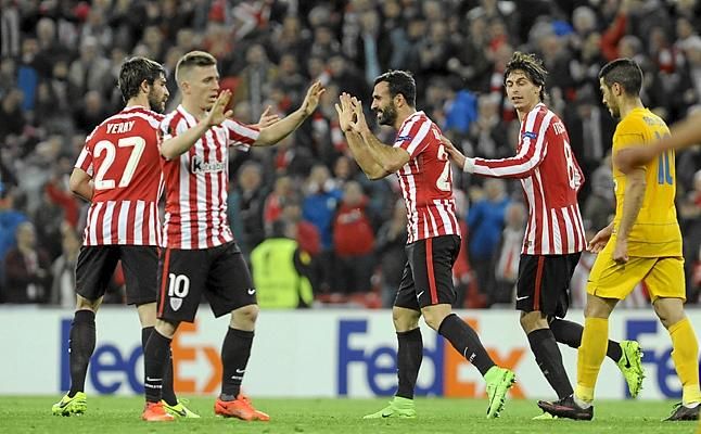 Golpe 'Dzeko' al Villarreal y ventaja corta para el Athletic