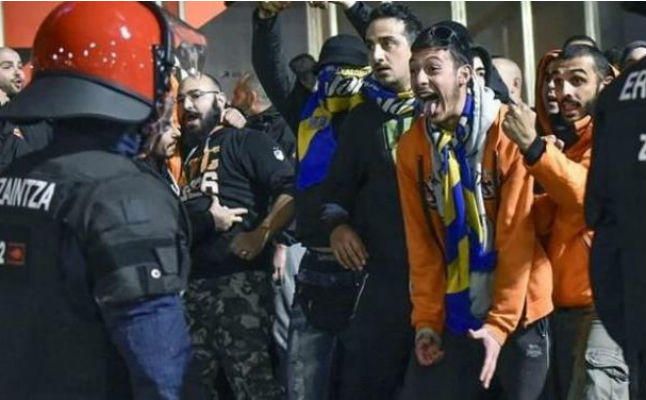 Un agente herido y tres detenidos en los incidentes entre los aficionados del APOEL y el Athletic