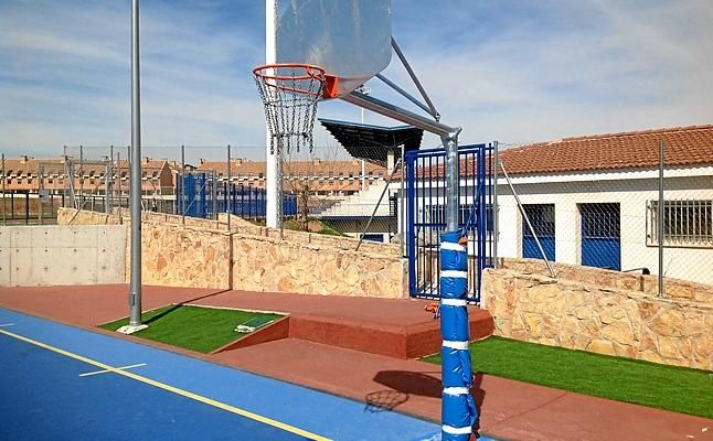 Herido un menor tras caerse de una canasta en Mairena del Aljarafe