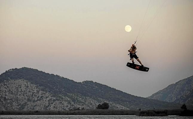 El campeón mundial Liam Whaley presenta una película de kitesurf