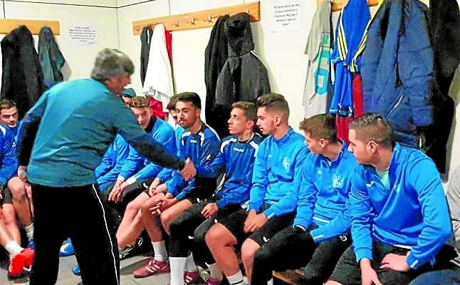 Cónclave en el vestuario del Alcalá