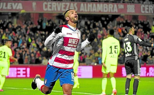 El Betis, más lejos de su meta que del pozo