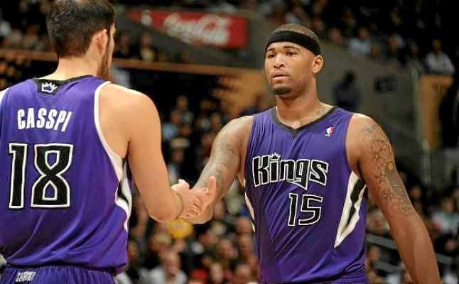 DeMarcus Cousins y Omri Casspi llegan a New Orleans por tres jugadores y dos rondas de draft