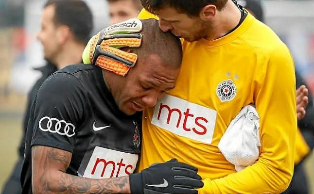 Un futbolista acaba un partido entre lágrimas tras 90 minutos de insultos racistas